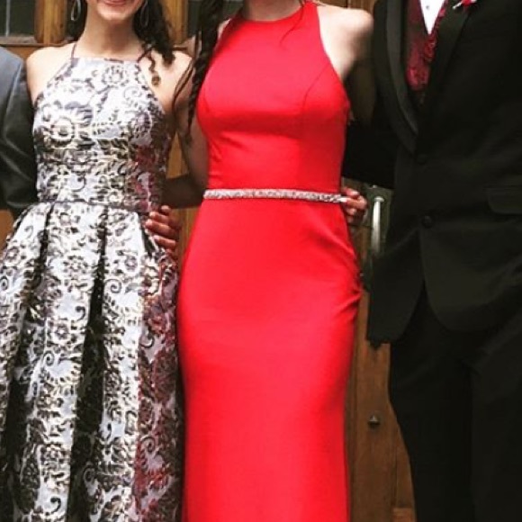 RED PROM DRESS - Picture 5 of 5